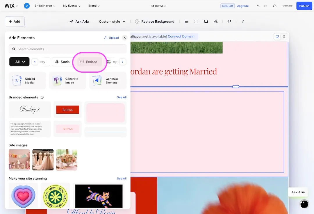 Panneau d'ajout d'éléments de Wix avec la catégorie Embed en surbrillance et une page de mariage en arrière-plan