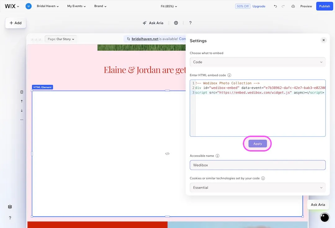 Éditeur de code HTML de Wix avec le code de la galerie Wedibox collé et le bouton Apply en surbrillance